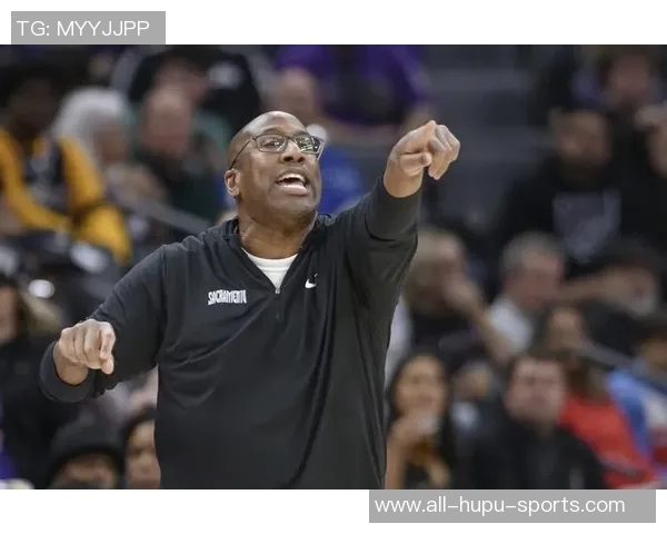 迈克·布朗谈沙梅特右肩伤情:将在未来几天接受全面评估